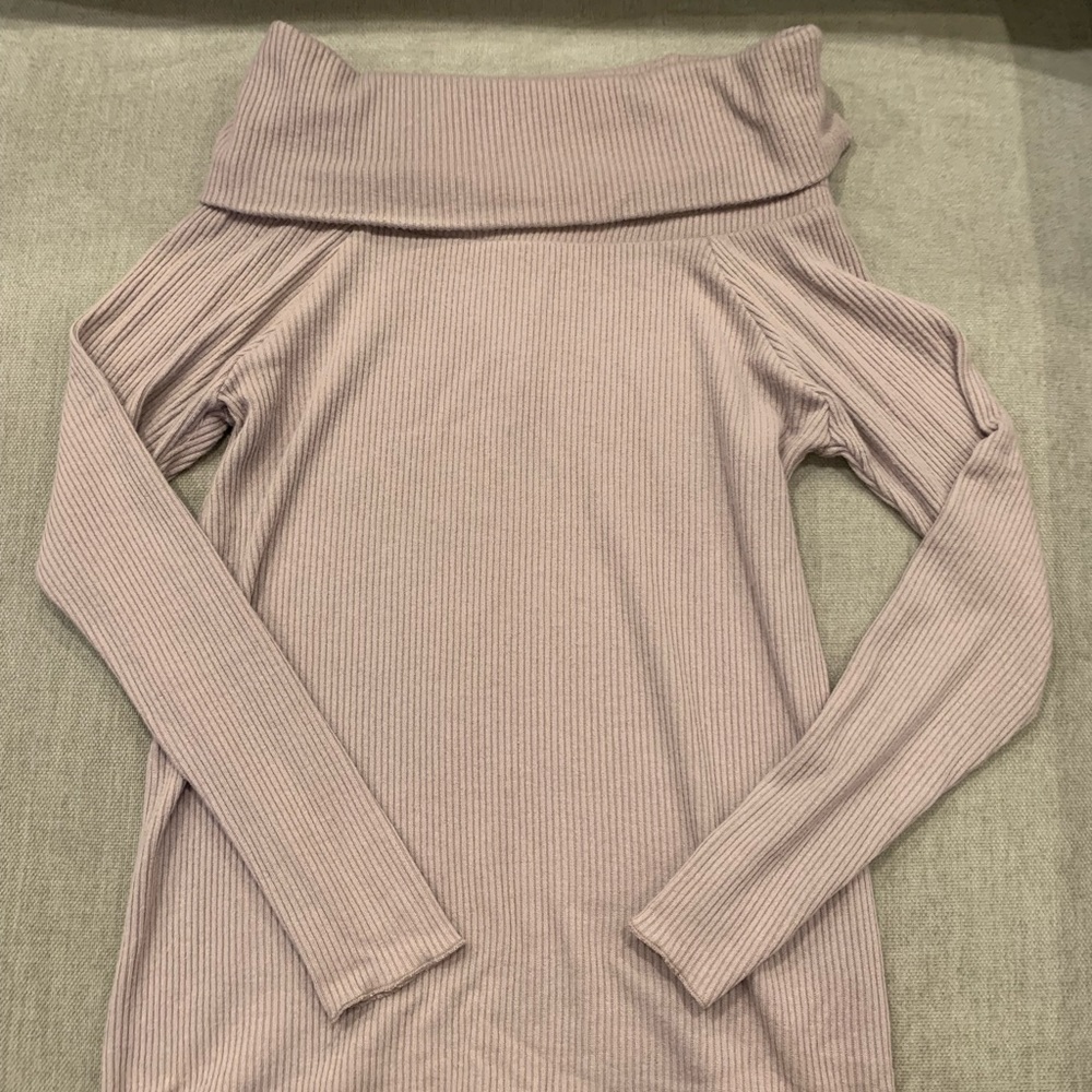 Chaser brand. off the shoulder ribbed top. XS